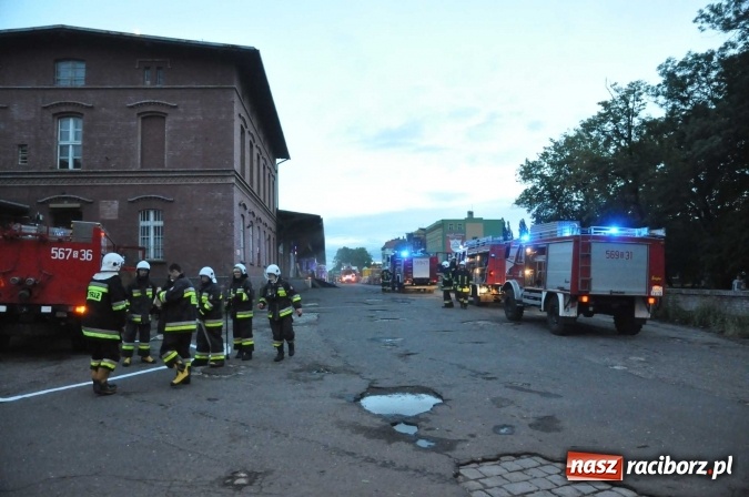 Zdjęcie w galerii na portalu naszraciborz.pl: Przy Kolejowej strażacy uratowali mienie wartości miliona złotych  wiadomości z regionu
