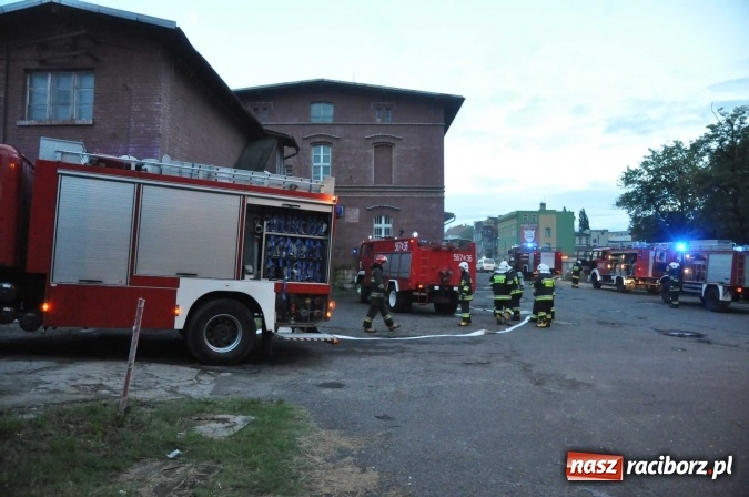 Zdjęcie w galerii na portalu naszraciborz.pl: Przy Kolejowej strażacy uratowali mienie wartości miliona złotych  wiadomości z regionu