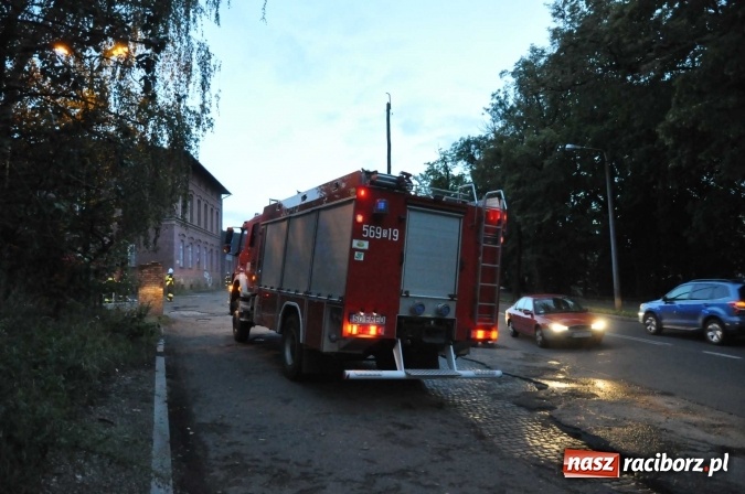 Zdjęcie w galerii na portalu naszraciborz.pl: Przy Kolejowej strażacy uratowali mienie wartości miliona złotych  wiadomości z regionu