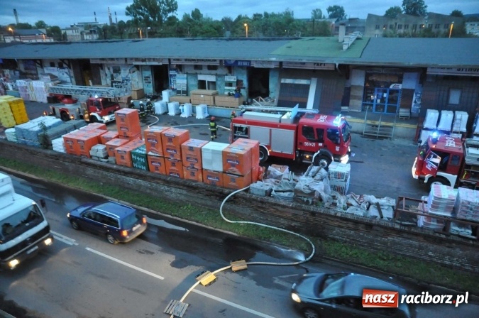 Zdjęcie w galerii na portalu naszraciborz.pl: Przy Kolejowej strażacy uratowali mienie wartości miliona złotych  wiadomości z regionu