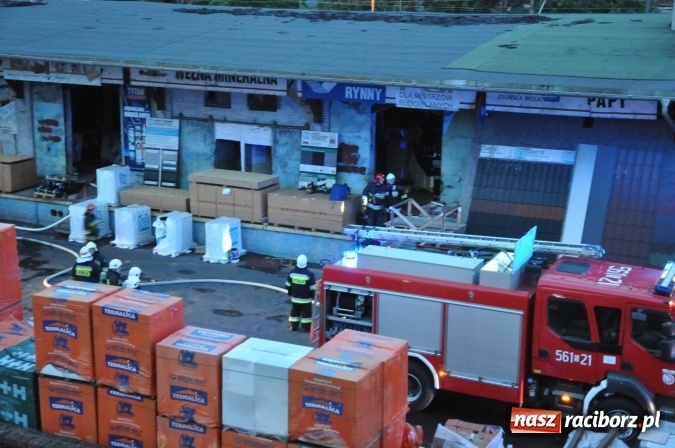 Zdjęcie w galerii na portalu naszraciborz.pl: Przy Kolejowej strażacy uratowali mienie wartości miliona złotych  wiadomości z regionu