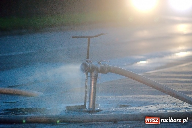 Zdjęcie w galerii na portalu naszraciborz.pl: Przy Kolejowej strażacy uratowali mienie wartości miliona złotych  wiadomości z regionu