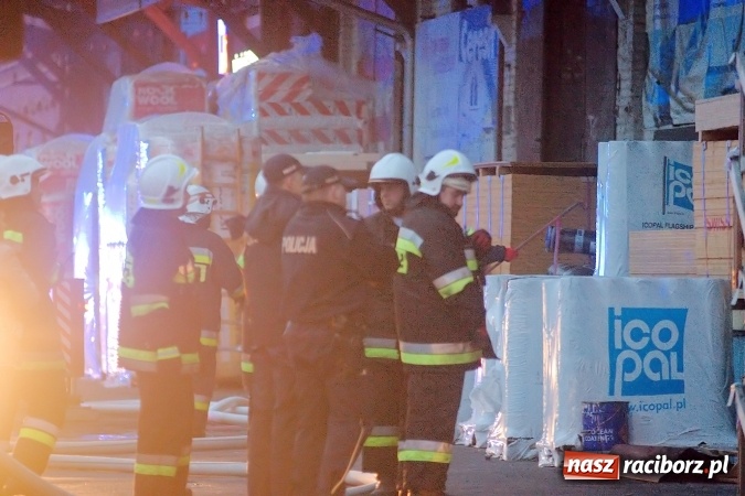 Zdjęcie w galerii na portalu naszraciborz.pl: Przy Kolejowej strażacy uratowali mienie wartości miliona złotych  wiadomości z regionu