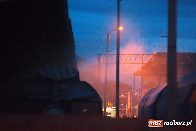 Zdjęcie w galerii na portalu naszraciborz.pl: Przy Kolejowej strażacy uratowali mienie wartości miliona złotych  wiadomości z regionu