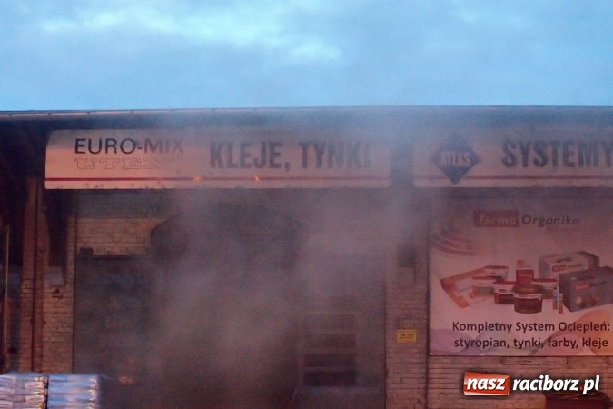 Zdjęcie w galerii na portalu naszraciborz.pl: Przy Kolejowej strażacy uratowali mienie wartości miliona złotych  wiadomości z regionu