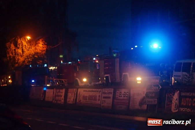 Zdjęcie w galerii na portalu naszraciborz.pl: Przy Kolejowej strażacy uratowali mienie wartości miliona złotych  wiadomości z regionu