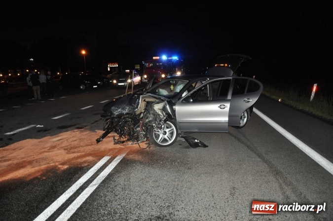 Zdjęcie w galerii na portalu naszraciborz.pl: DK 78 Chałupki-Olza: seat uderzył w TIR-a FOTO wiadomości z regionu