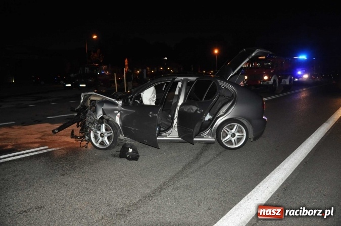 Zdjęcie w galerii na portalu naszraciborz.pl: DK 78 Chałupki-Olza: seat uderzył w TIR-a FOTO wiadomości z regionu