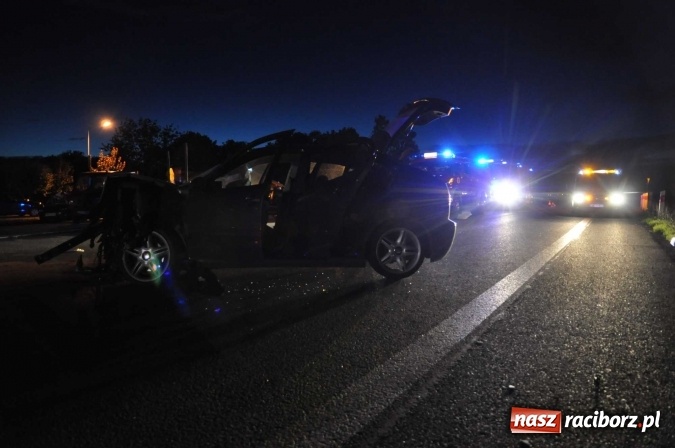 Zdjęcie w galerii na portalu naszraciborz.pl: DK 78 Chałupki-Olza: seat uderzył w TIR-a FOTO wiadomości z regionu