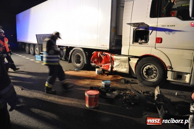 Zdjęcie w galerii na portalu naszraciborz.pl: DK 78 Chałupki-Olza: seat uderzył w TIR-a FOTO wiadomości z regionu