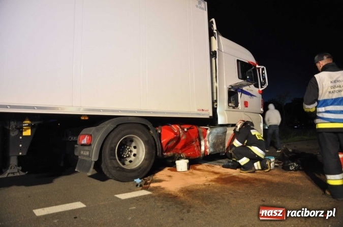 Zdjęcie w galerii na portalu naszraciborz.pl: DK 78 Chałupki-Olza: seat uderzył w TIR-a FOTO wiadomości z regionu