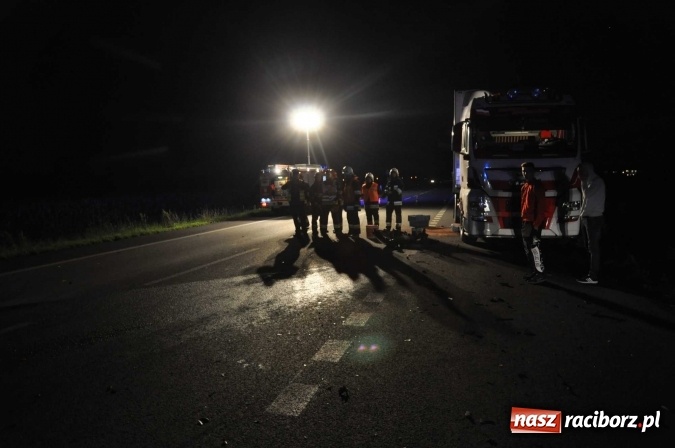 Zdjęcie w galerii na portalu naszraciborz.pl: DK 78 Chałupki-Olza: seat uderzył w TIR-a FOTO wiadomości z regionu