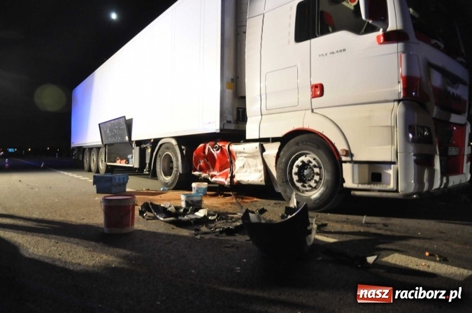 Zdjęcie w galerii na portalu naszraciborz.pl: DK 78 Chałupki-Olza: seat uderzył w TIR-a FOTO wiadomości z regionu