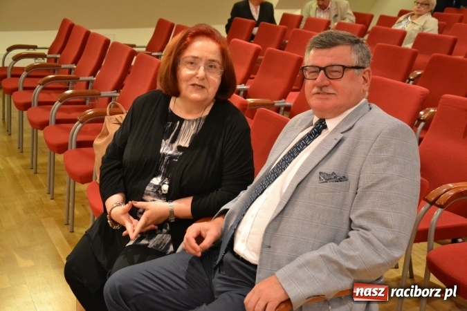 Zdjęcie w galerii na portalu naszraciborz.pl: Plakat Olimpijski - otwarcie wystawy na Zamku Piastowskim  wiadomości z regionu