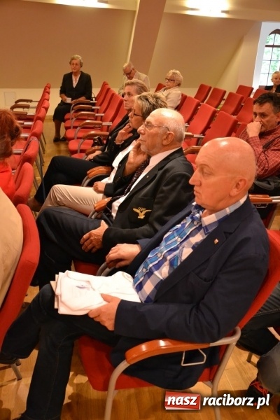 Zdjęcie w galerii na portalu naszraciborz.pl: Plakat Olimpijski - otwarcie wystawy na Zamku Piastowskim  wiadomości z regionu