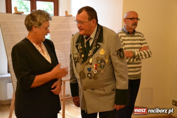 Zdjęcie w galerii na portalu naszraciborz.pl: Plakat Olimpijski - otwarcie wystawy na Zamku Piastowskim  wiadomości z regionu