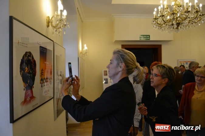 Zdjęcie w galerii na portalu naszraciborz.pl: Plakat Olimpijski - otwarcie wystawy na Zamku Piastowskim  wiadomości z regionu