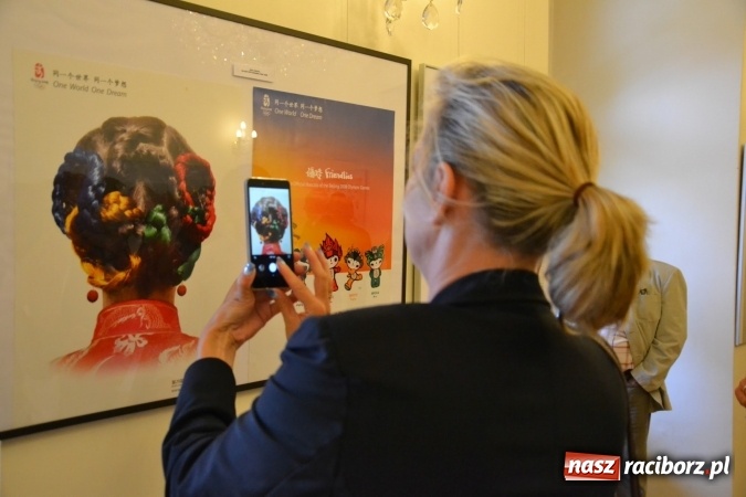 Zdjęcie w galerii na portalu naszraciborz.pl: Plakat Olimpijski - otwarcie wystawy na Zamku Piastowskim  wiadomości z regionu
