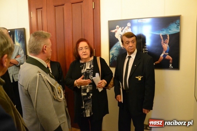 Zdjęcie w galerii na portalu naszraciborz.pl: Plakat Olimpijski - otwarcie wystawy na Zamku Piastowskim  wiadomości z regionu