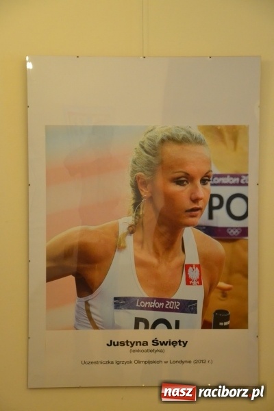 Zdjęcie w galerii na portalu naszraciborz.pl: Plakat Olimpijski - otwarcie wystawy na Zamku Piastowskim  wiadomości z regionu