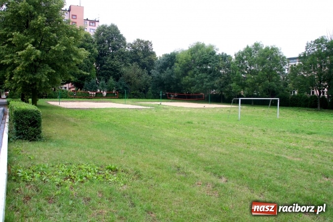 Zdjęcie w galerii na portalu naszraciborz.pl: Boiska przy SP 15 zrewitalizowane wiadomości z regionu