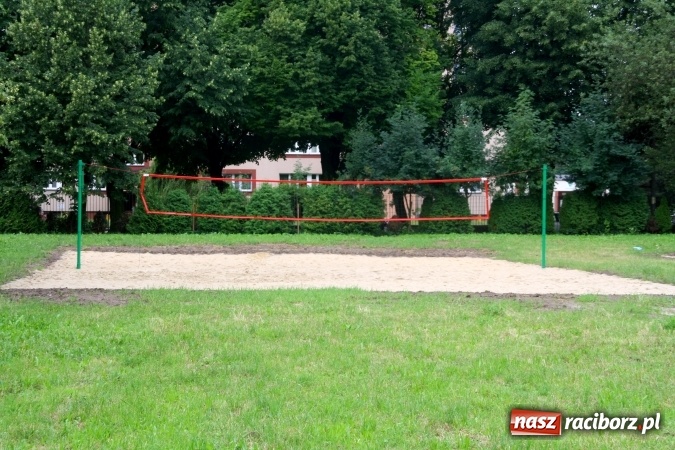 Zdjęcie w galerii na portalu naszraciborz.pl: Boiska przy SP 15 zrewitalizowane wiadomości z regionu