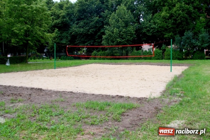 Zdjęcie w galerii na portalu naszraciborz.pl: Boiska przy SP 15 zrewitalizowane wiadomości z regionu