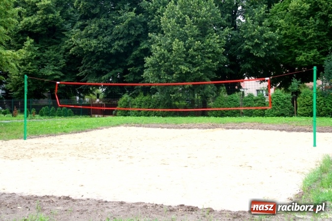 Zdjęcie w galerii na portalu naszraciborz.pl: Boiska przy SP 15 zrewitalizowane wiadomości z regionu