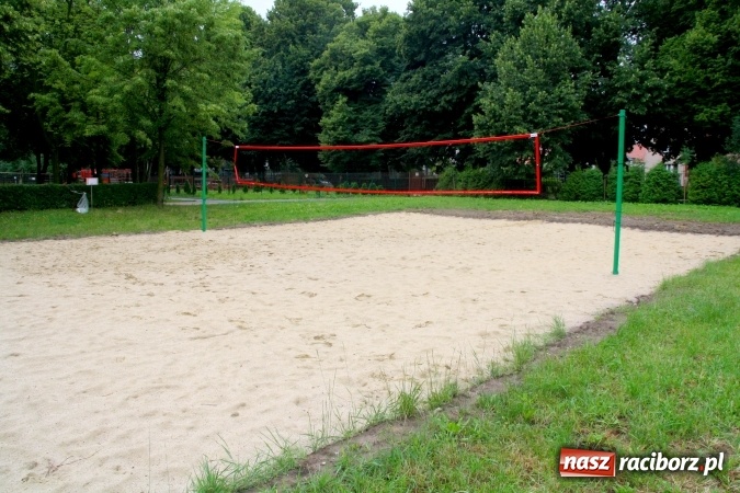 Zdjęcie w galerii na portalu naszraciborz.pl: Boiska przy SP 15 zrewitalizowane wiadomości z regionu