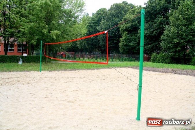 Zdjęcie w galerii na portalu naszraciborz.pl: Boiska przy SP 15 zrewitalizowane wiadomości z regionu