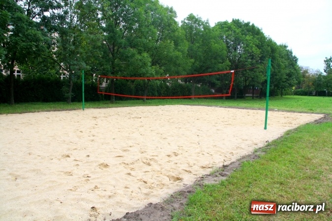 Zdjęcie w galerii na portalu naszraciborz.pl: Boiska przy SP 15 zrewitalizowane wiadomości z regionu