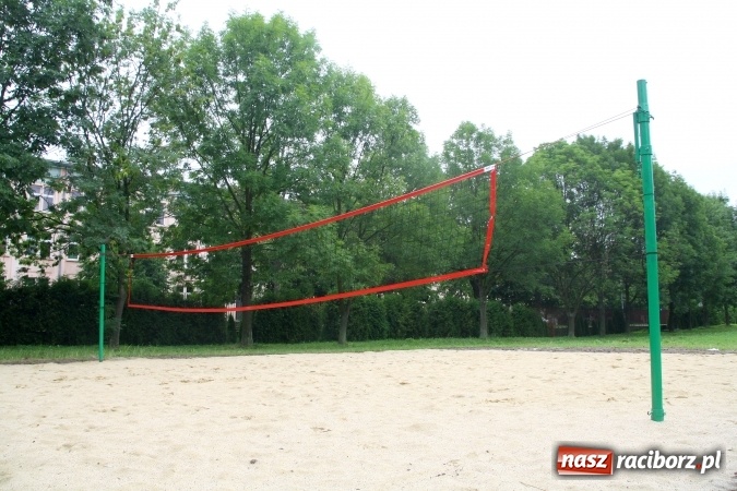 Zdjęcie w galerii na portalu naszraciborz.pl: Boiska przy SP 15 zrewitalizowane wiadomości z regionu