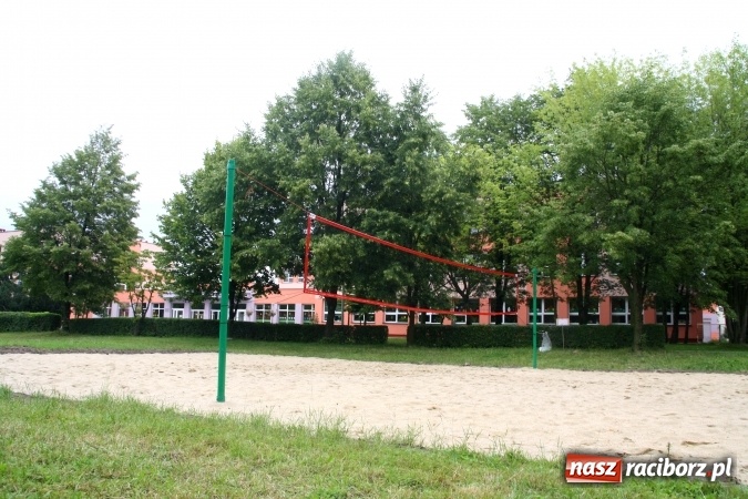 Zdjęcie w galerii na portalu naszraciborz.pl: Boiska przy SP 15 zrewitalizowane wiadomości z regionu