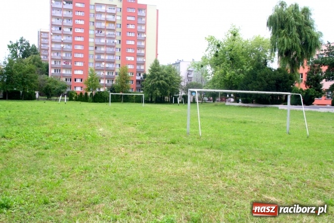 Zdjęcie w galerii na portalu naszraciborz.pl: Boiska przy SP 15 zrewitalizowane wiadomości z regionu