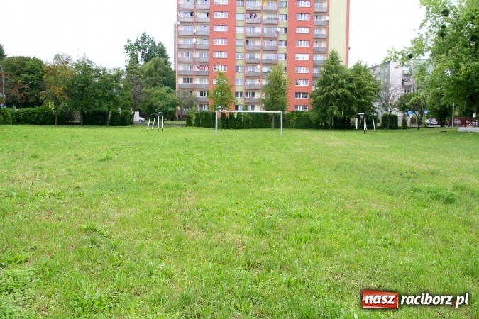 Zdjęcie w galerii na portalu naszraciborz.pl: Boiska przy SP 15 zrewitalizowane wiadomości z regionu