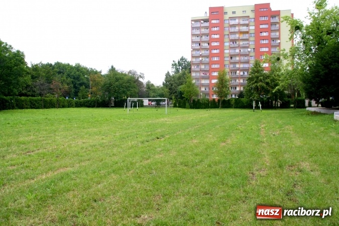 Zdjęcie w galerii na portalu naszraciborz.pl: Boiska przy SP 15 zrewitalizowane wiadomości z regionu