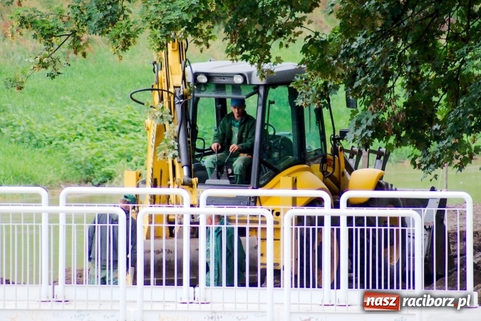 Zdjęcie w galerii na portalu naszraciborz.pl: Ruszyła budowa plaży nad Odrą wiadomości z regionu