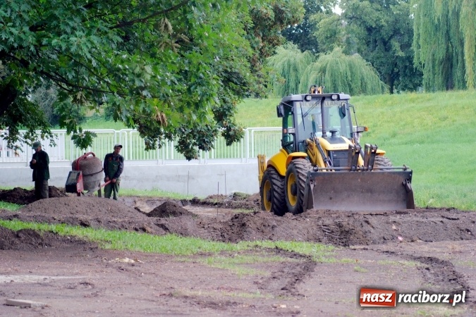 Zdjęcie w galerii na portalu naszraciborz.pl: Ruszyła budowa plaży nad Odrą wiadomości z regionu