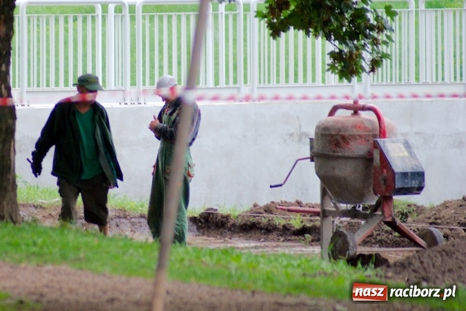 Zdjęcie w galerii na portalu naszraciborz.pl: Ruszyła budowa plaży nad Odrą wiadomości z regionu