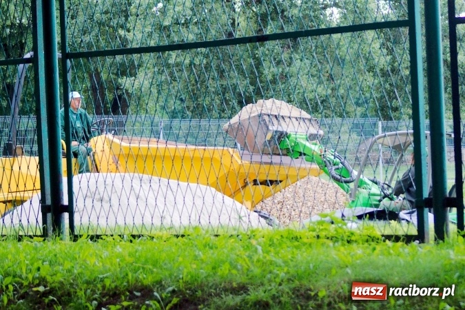 Zdjęcie w galerii na portalu naszraciborz.pl: Ruszyła budowa plaży nad Odrą wiadomości z regionu