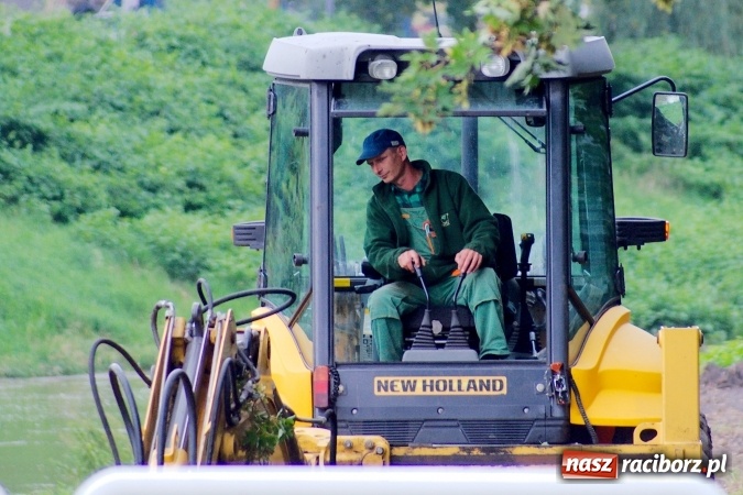 Zdjęcie w galerii na portalu naszraciborz.pl: Ruszyła budowa plaży nad Odrą wiadomości z regionu