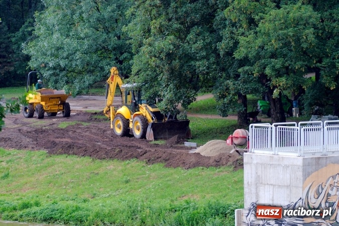 Zdjęcie w galerii na portalu naszraciborz.pl: Ruszyła budowa plaży nad Odrą wiadomości z regionu