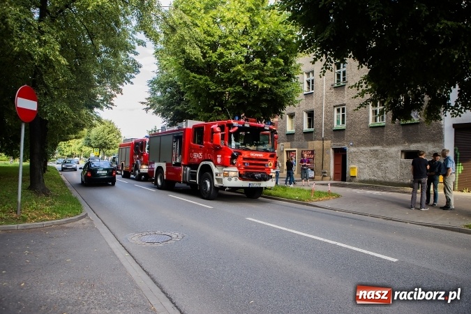 Zdjęcie w galerii na portalu naszraciborz.pl: Strażacy i ratownicy medyczni interweniowali przy Opawskiej wiadomości z regionu