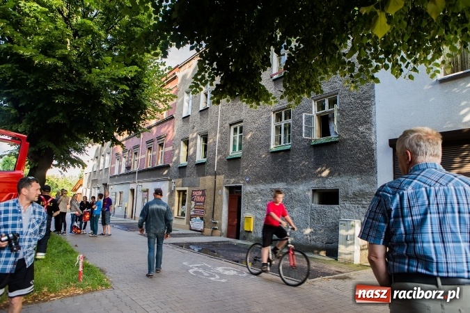 Zdjęcie w galerii na portalu naszraciborz.pl: Strażacy i ratownicy medyczni interweniowali przy Opawskiej wiadomości z regionu