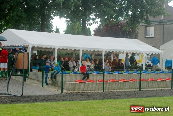 Zdjęcie w galerii na portalu naszraciborz.pl: I Festyn Rodzinny w Tworkowie za nami. Grano o Puchar Sołtysa wiadomości z regionu