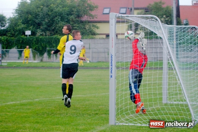 Zdjęcie w galerii na portalu naszraciborz.pl: I Festyn Rodzinny w Tworkowie za nami. Grano o Puchar Sołtysa wiadomości z regionu