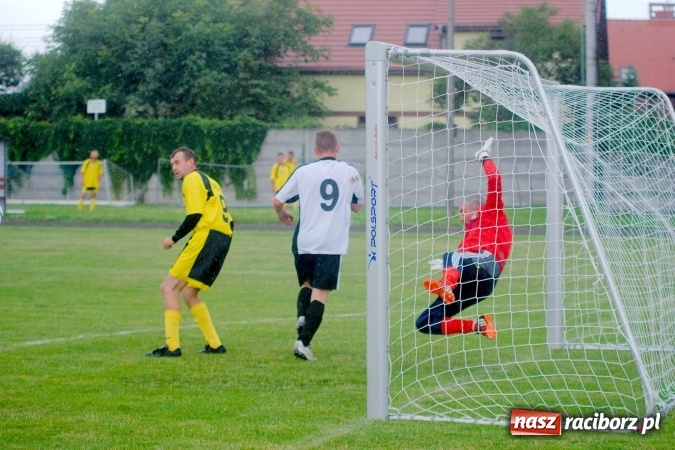 Zdjęcie w galerii na portalu naszraciborz.pl: I Festyn Rodzinny w Tworkowie za nami. Grano o Puchar Sołtysa wiadomości z regionu