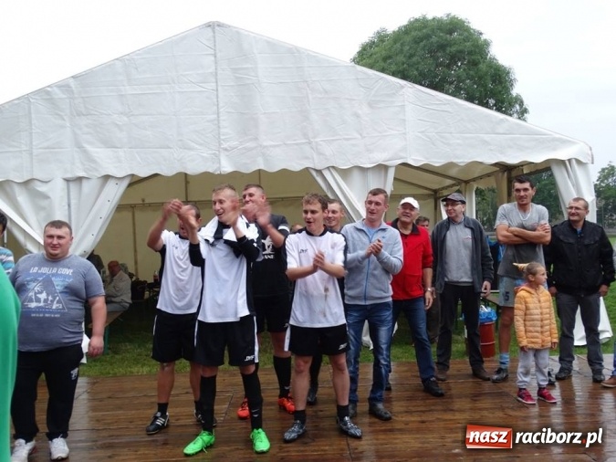 Zdjęcie w galerii na portalu naszraciborz.pl: I Festyn Rodzinny w Tworkowie za nami. Grano o Puchar Sołtysa wiadomości z regionu