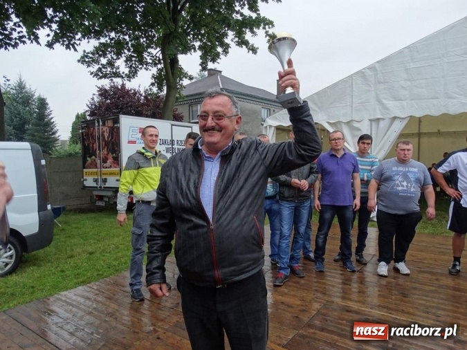 Zdjęcie w galerii na portalu naszraciborz.pl: I Festyn Rodzinny w Tworkowie za nami. Grano o Puchar Sołtysa wiadomości z regionu