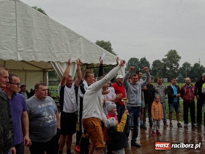 Zdjęcie w galerii na portalu naszraciborz.pl: I Festyn Rodzinny w Tworkowie za nami. Grano o Puchar Sołtysa wiadomości z regionu